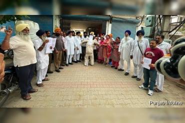 SAD Stages Protest in Payal Against Lathi-Charge on Sanitation Workers and MGNREGA Workers