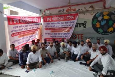 Ex-MLA Lakhvir Singh Lakha Joins Lawyers' Protest Against LADC Policy at Payal Court Complex