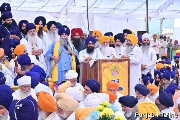 ਤਖ਼ਤ ਸ੍ਰੀ ਕੇਸਗੜ੍ਹ ਸਾਹਿਬ ’ਤੇ ਗਿਆਨੀ ਕੁਲਦੀਪ ਸਿੰਘ ਗੜਗੱਜ ਦਾ ਵਿਸ਼ੇਸ਼ ਸਨਮਾਨ