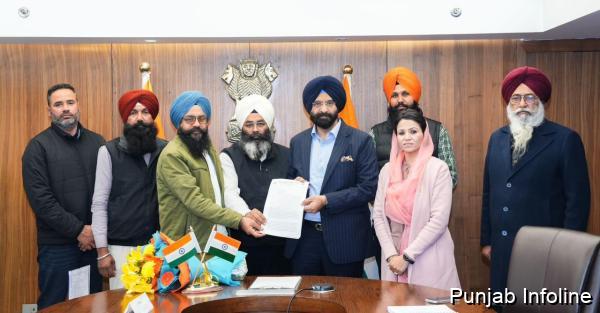 Amanpreet Kaur Rai along with team Meets Delhi Cabinet Minister Manjinder Sirsa Over Ruchira Paper Controversy